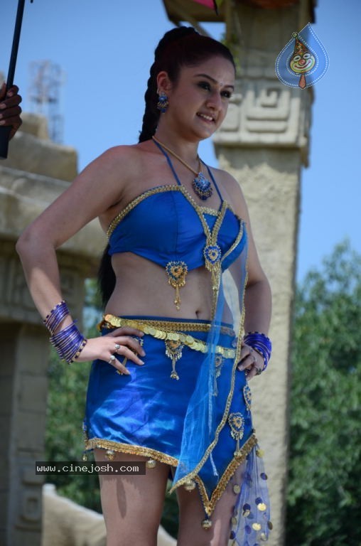 Kathanayaki Movie Hot Stills - 25 / 32 photos