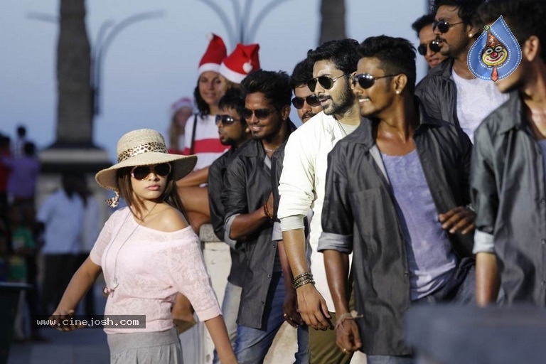 Kathiruppor Pattiyal Tamil Movie Pics - 2 / 26 photos