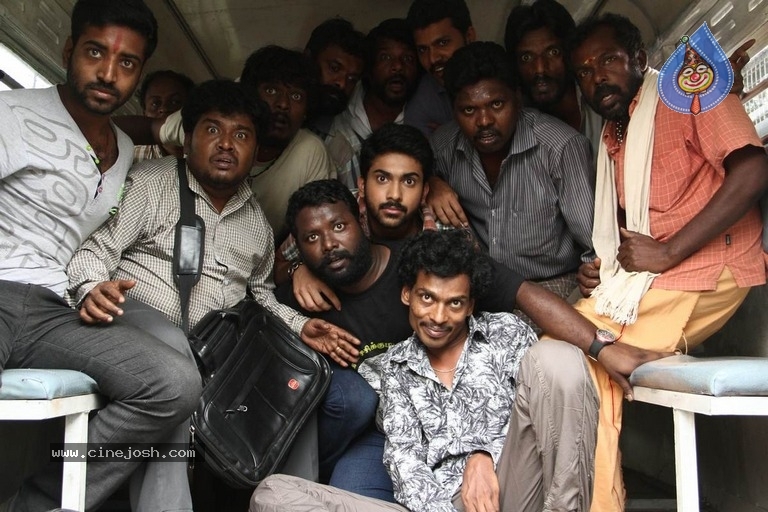 Kathiruppor Pattiyal Tamil Movie Pics - 7 / 26 photos