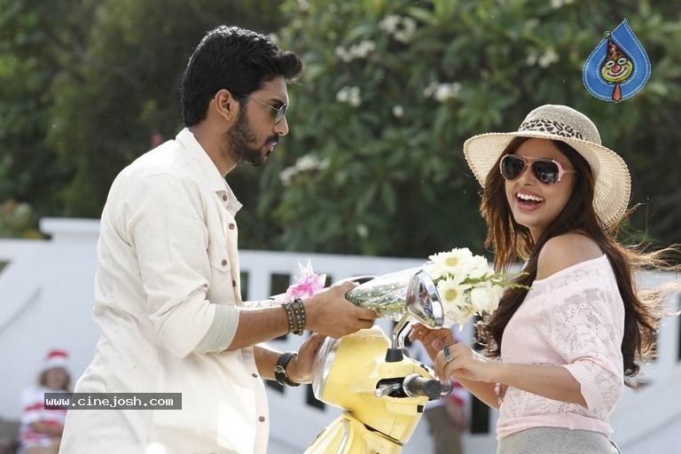 Kathiruppor Pattiyal Tamil Movie Pics - 21 / 26 photos