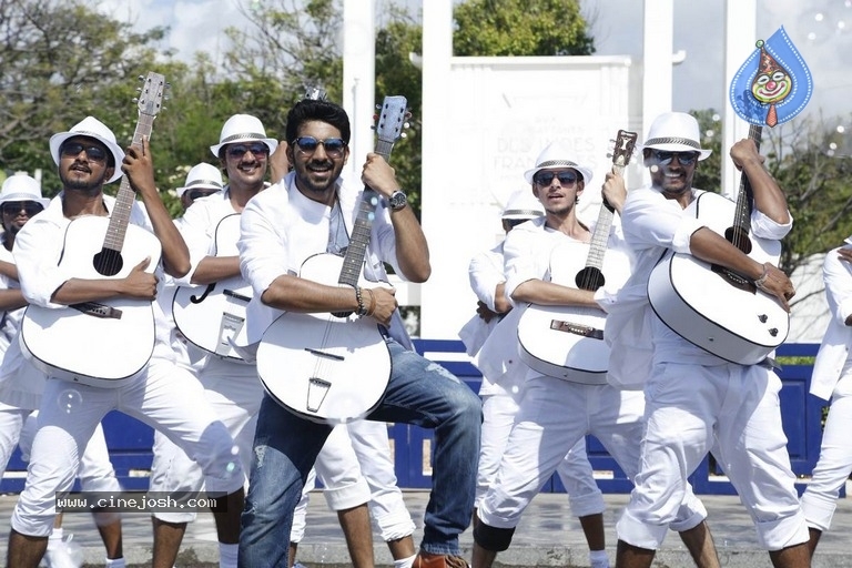 Kathiruppor Pattiyal Tamil Movie Pics - 23 / 26 photos