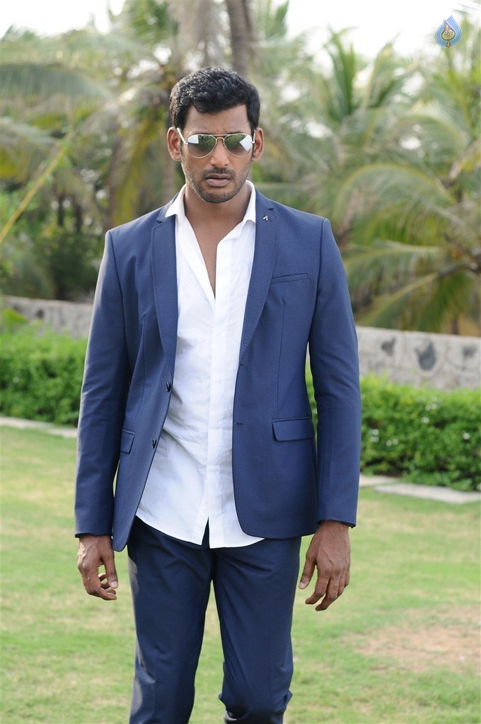 Kaththi Sandai Tamil Movie Pics - 10 / 35 photos