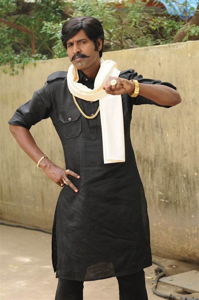 Kaththi Sandai Tamil Movie Pics - 16 / 35 photos