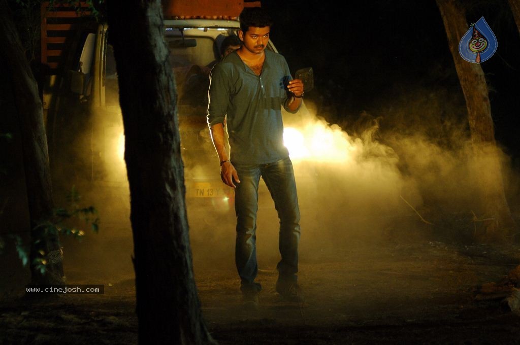 Kaththi Tamil Movie Photos - 7 / 10 photos