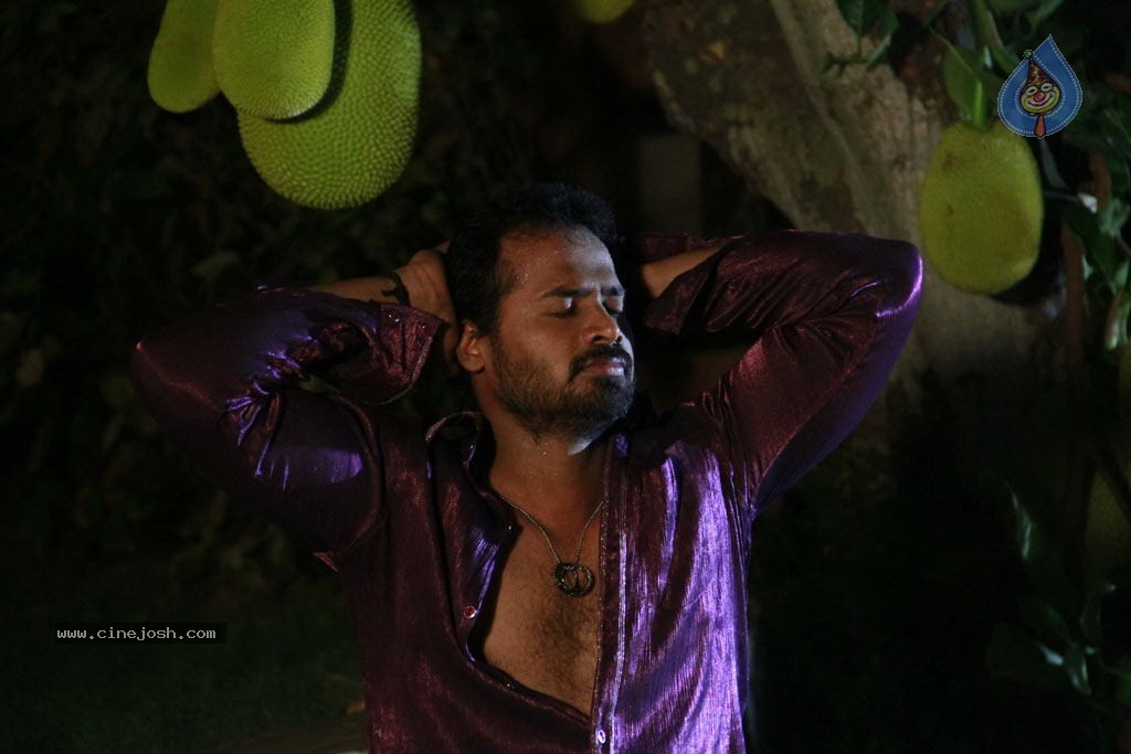 Kayavan Tamil Movie Hot Stills - 8 / 84 photos