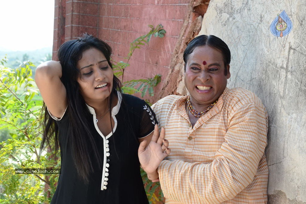 Kayavan Tamil Movie Hot Stills - 25 / 84 photos