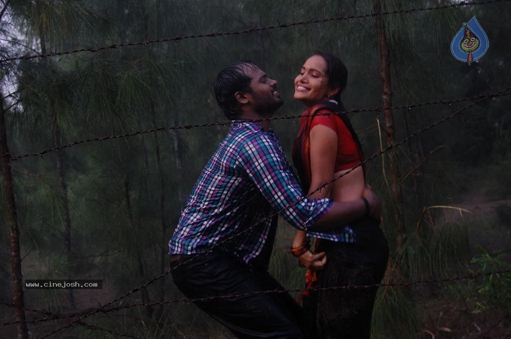 Kayavan Tamil Movie Hot Stills - 35 / 84 photos