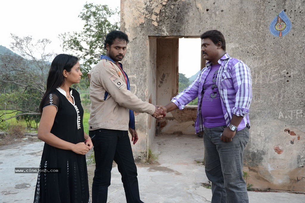 Kayavan Tamil Movie Hot Stills - 48 / 84 photos