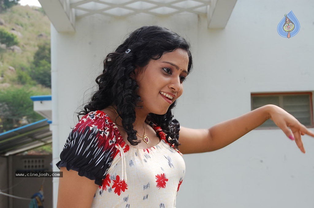 Kayavan Tamil Movie Hot Stills - 72 / 84 photos