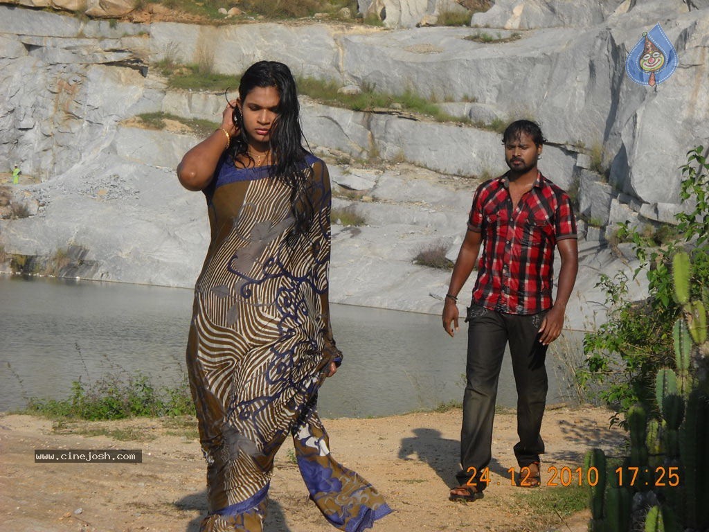 Kayavan Tamil Movie Hot Stills - 32 / 36 photos