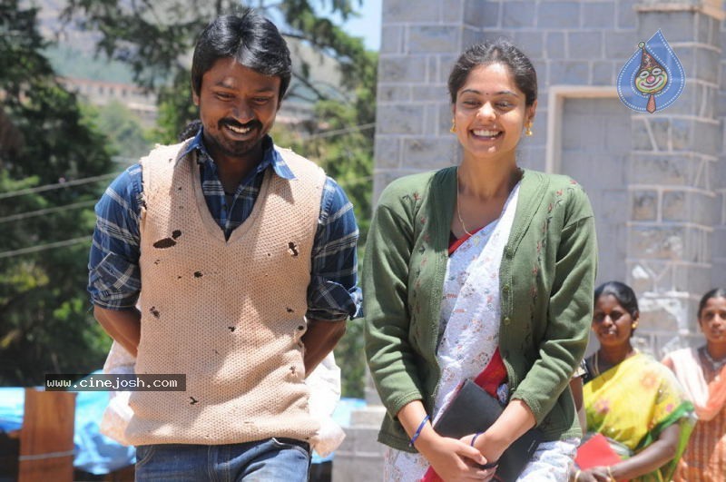 Kazhugu Tamil Movie Stills - 2 / 27 photos