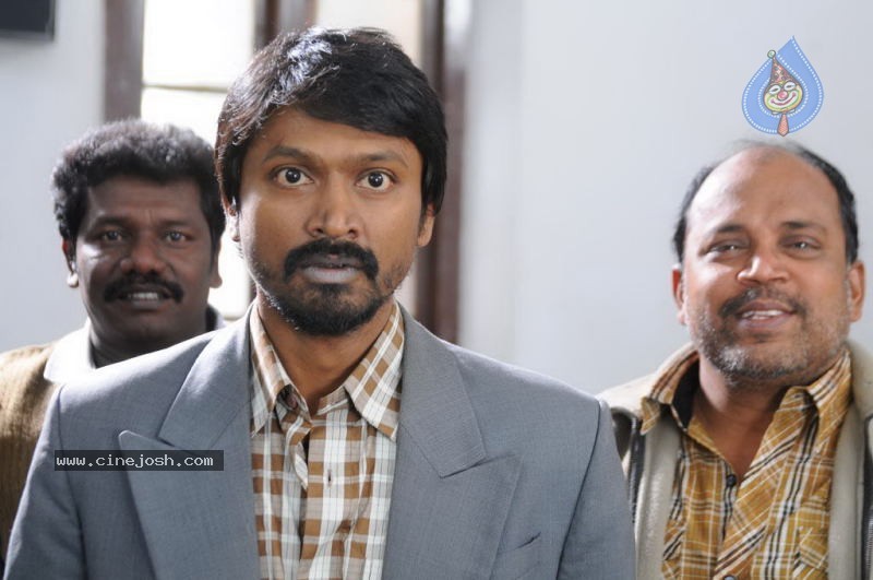 Kazhugu Tamil Movie Stills - 11 / 27 photos