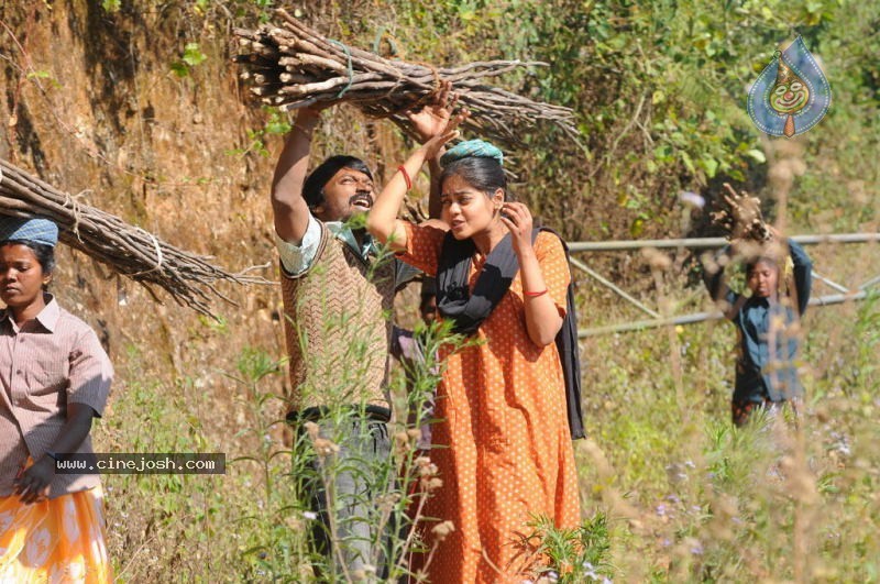 Kazhugu Tamil Movie Stills - 12 / 27 photos