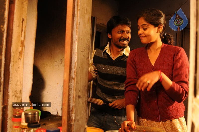 Kazhugu Tamil Movie Stills - 14 / 27 photos