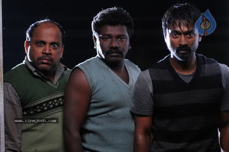 Kazhugu Tamil Movie Stills - 17 / 27 photos