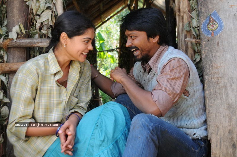 Kazhugu Tamil Movie Stills - 18 / 27 photos