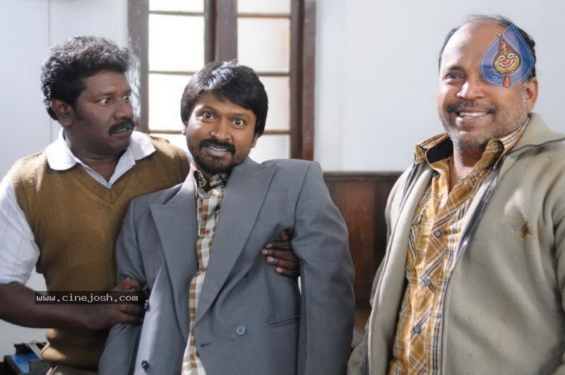 Kazhugu Tamil Movie Stills - 20 / 27 photos