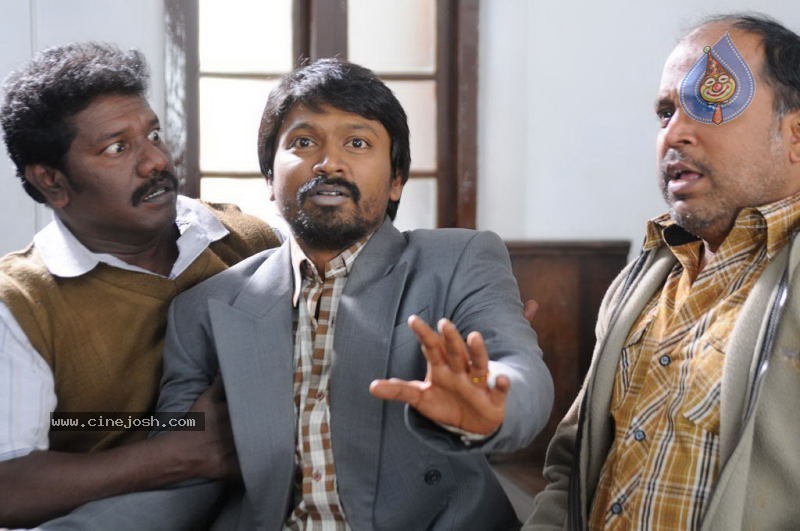 Kazhugu Tamil Movie Stills - 21 / 27 photos
