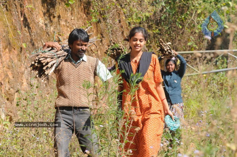 Kazhugu Tamil Movie Stills - 22 / 27 photos