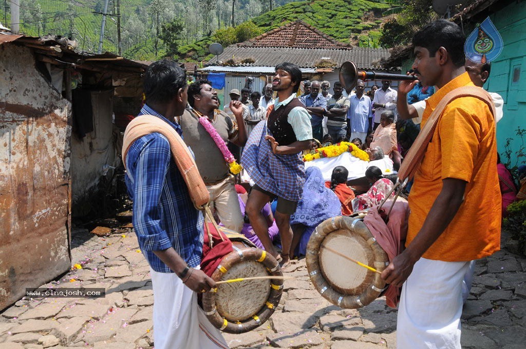 Kazhugu Tamil Movie Stills - 37 / 50 photos
