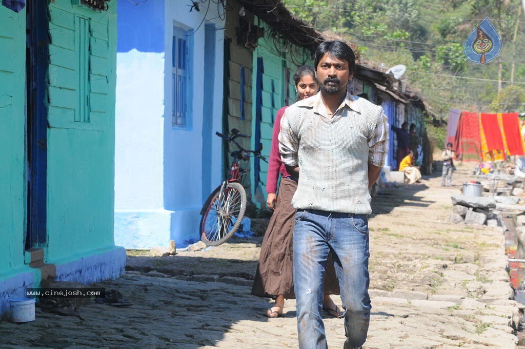 Kazhugu Tamil Movie Stills - 46 / 50 photos