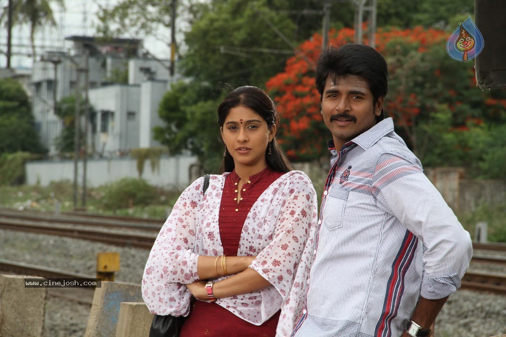 Kedi Billa Killadi Ranga Tamil Movie Photos Photos Gallery Kedi billa killadi ranga (2013) hindi dubbed kesavan and murugan are content to live out of their fathers pockets, whiling away time with their buddies and wooing their respective lovers. kedi billa killadi ranga tamil movie