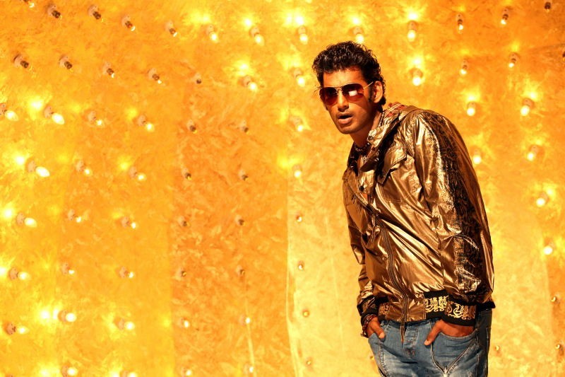 Vishal with three hot beauties in 'Khiladi' - 17 / 28 photos