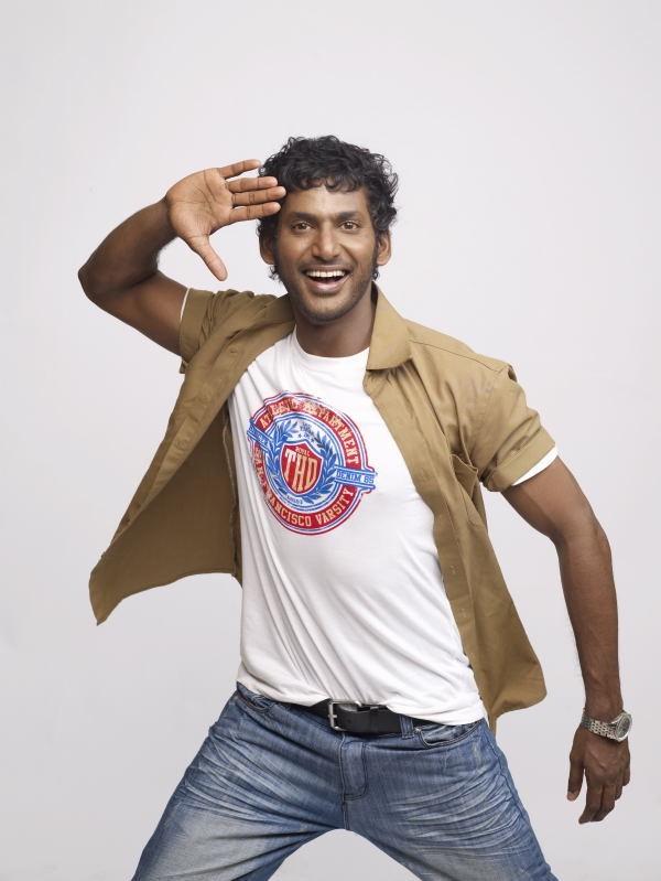 Vishal with three hot beauties in 'Khiladi' - 21 / 28 photos