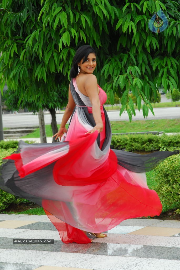 Kicha Movie New Stills - 18 / 63 photos