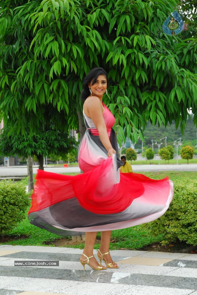 Kicha Movie New Stills - 55 / 63 photos