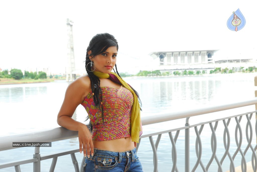 Kicha Movie New Stills - 56 / 63 photos