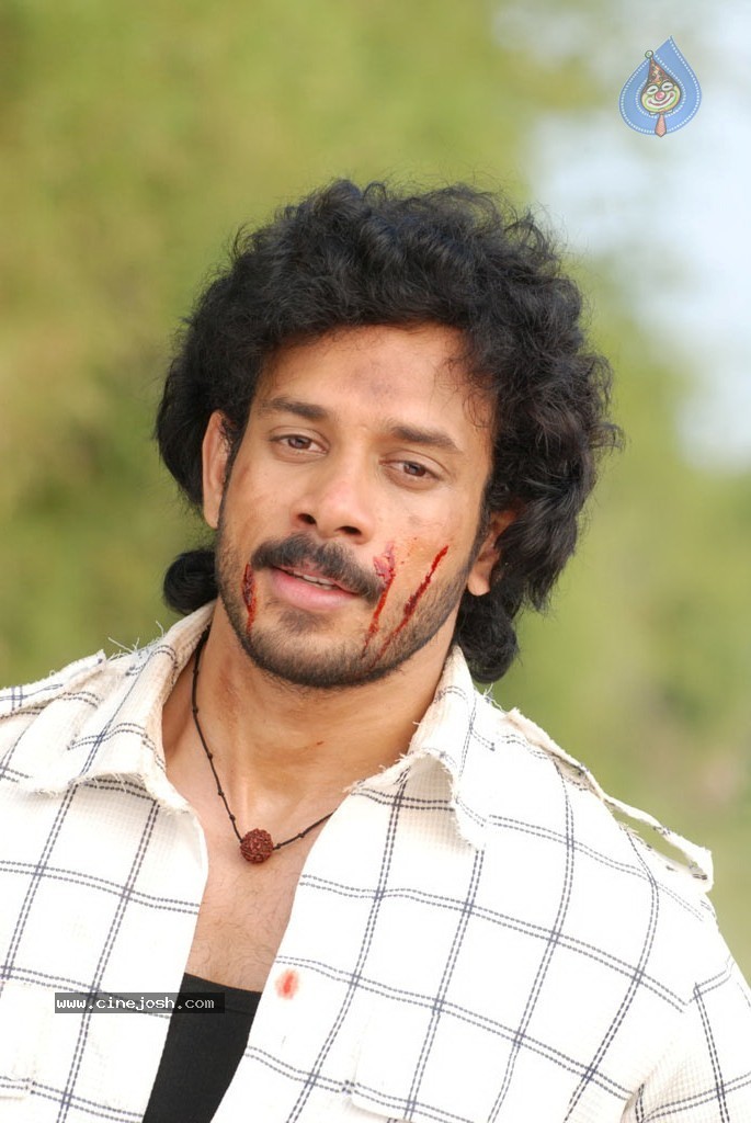 Killadi Tamil Movie New Stills - 14 / 42 photos