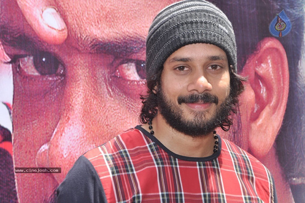 Killadi Tamil Movie New Stills - 37 / 42 photos