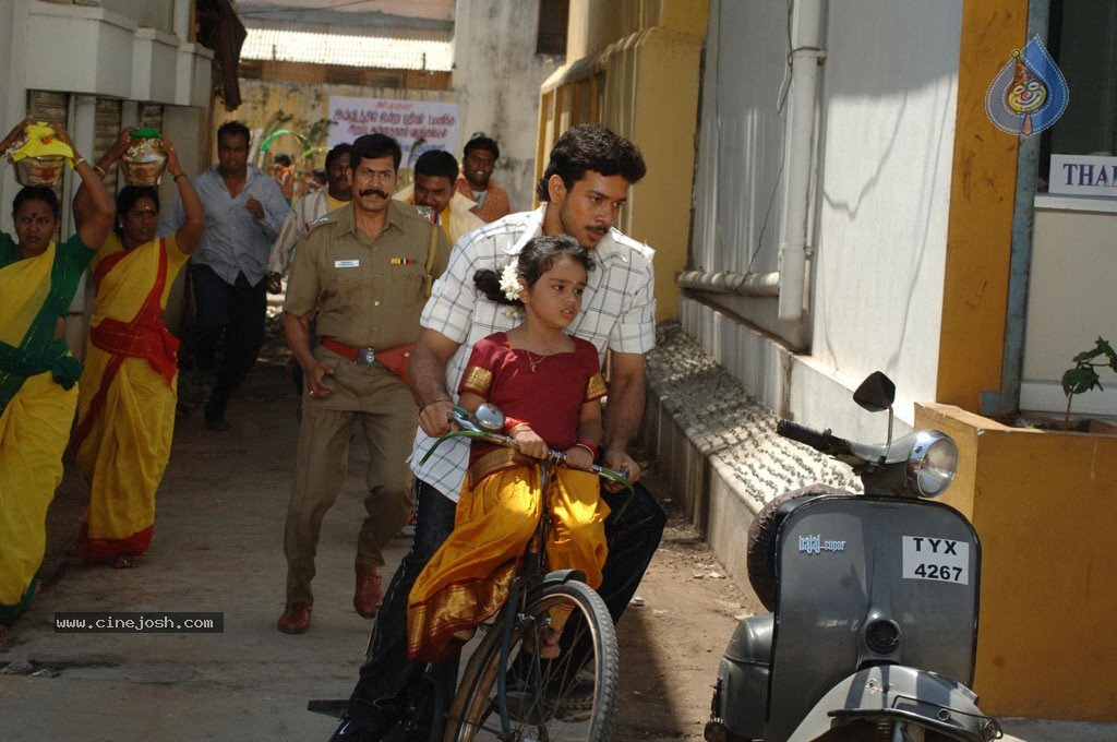 Killadi Tamil Movie New Stills - 41 / 42 photos