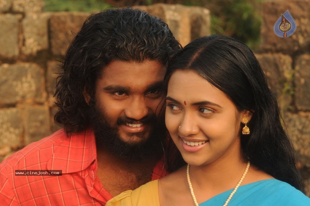 Kizhakku Paartha Veedu Tamil Movie Stills - 6 / 40 photos