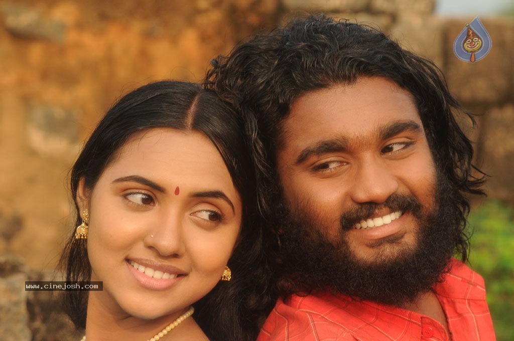 Kizhakku Paartha Veedu Tamil Movie Stills - 8 / 40 photos