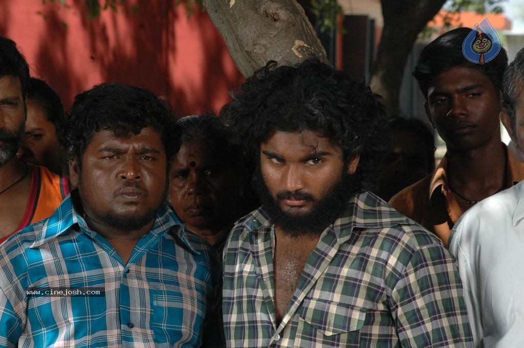 Kizhakku Paartha Veedu Tamil Movie Stills - 26 / 40 photos