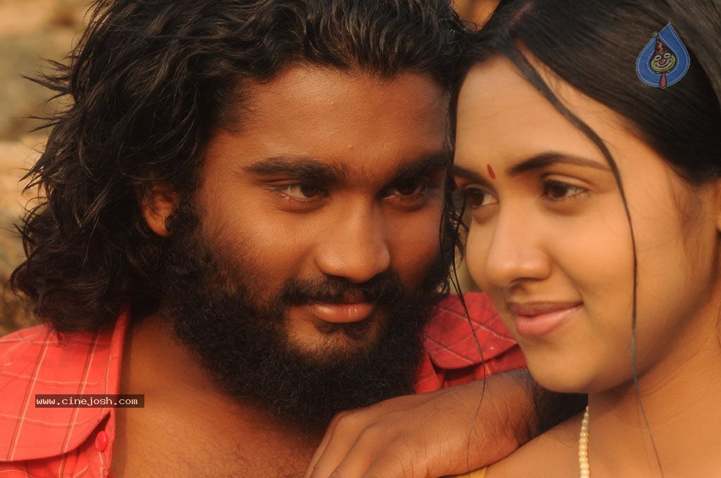 Kizhakku Paartha Veedu Tamil Movie Stills - 33 / 40 photos