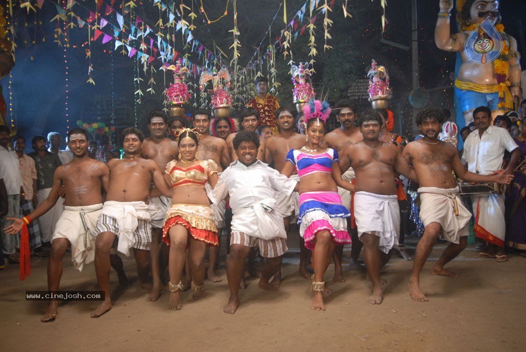 Kizhakku Paartha Veedu Tamil Movie Stills - 38 / 40 photos