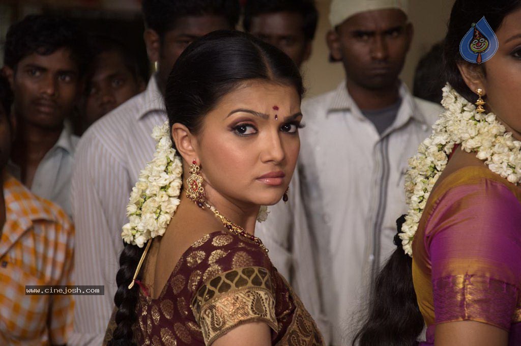 Kolagalam Tamil Movie New Stills - 11 / 37 photos