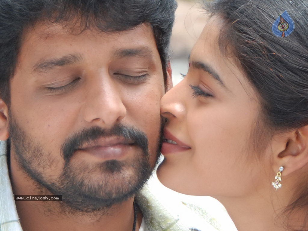 Kollaikaran Tamil Movie Stills - 11 / 29 photos