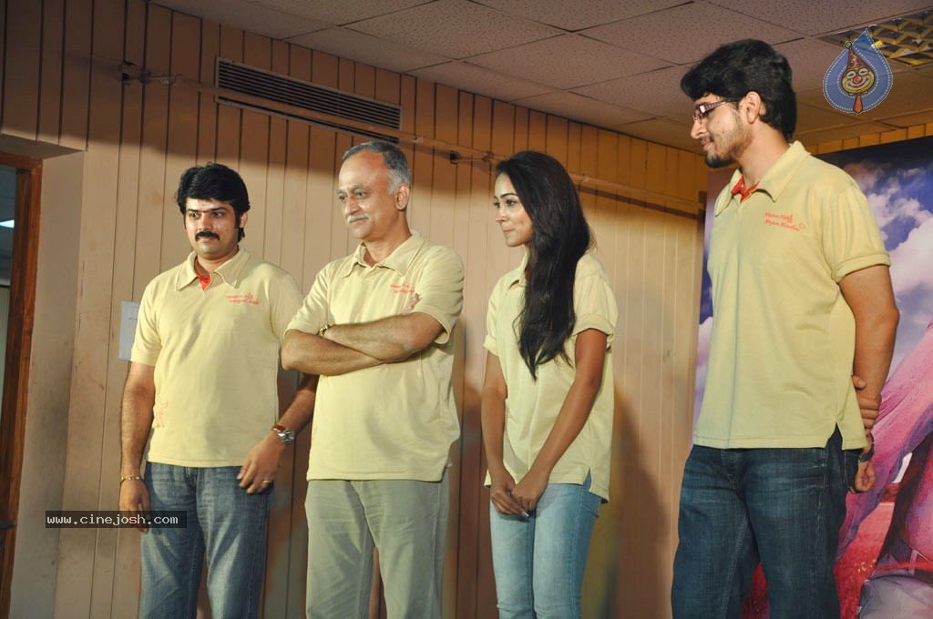 Konjam Koffee Konjam Kaadhal Movie Stills - 8 / 41 photos
