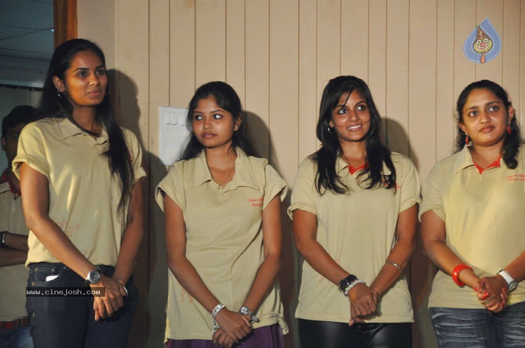 Konjam Koffee Konjam Kaadhal Movie Stills - 17 / 41 photos