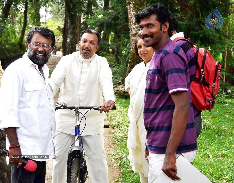 Konjam Koffee Konjam Kaadhal Movie Stills - 29 / 41 photos
