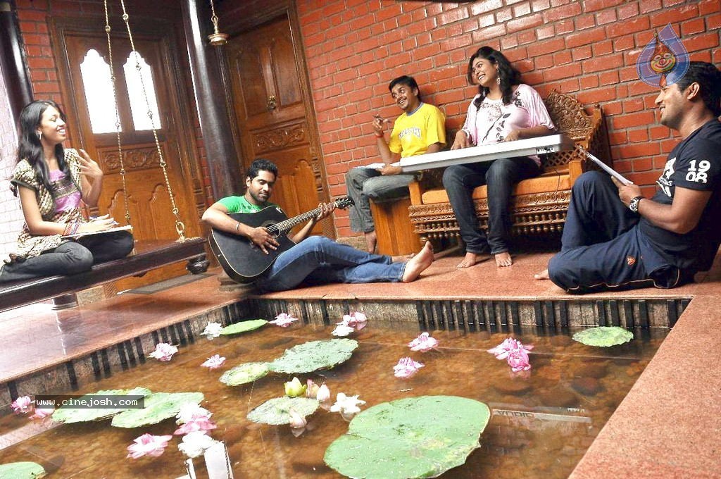 Konjam Koffee Konjam Kaadhal Movie Stills - 34 / 41 photos