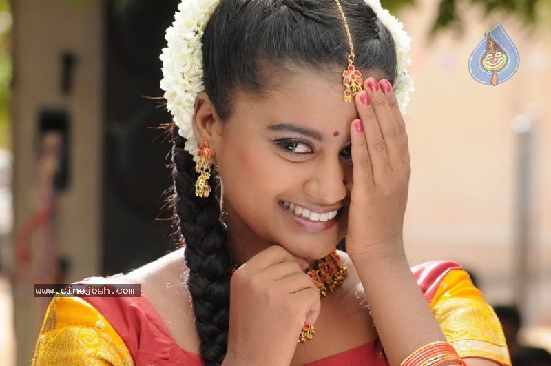 Konjam Veyil Konjam Mazhai Tamil Movie Stills - 12 / 72 photos