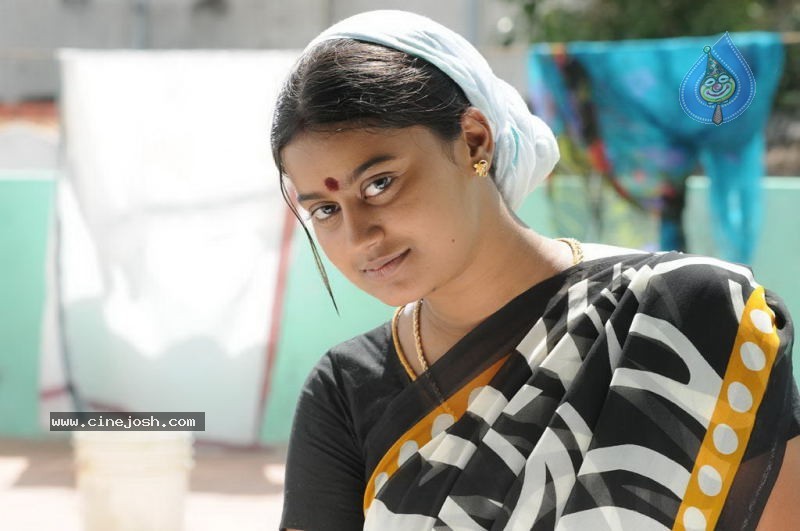 Konjam Veyil Konjam Mazhai Tamil Movie Stills - 13 / 72 photos