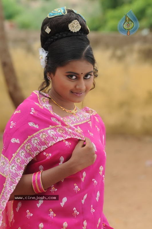 Konjam Veyil Konjam Mazhai Tamil Movie Stills - 14 / 72 photos