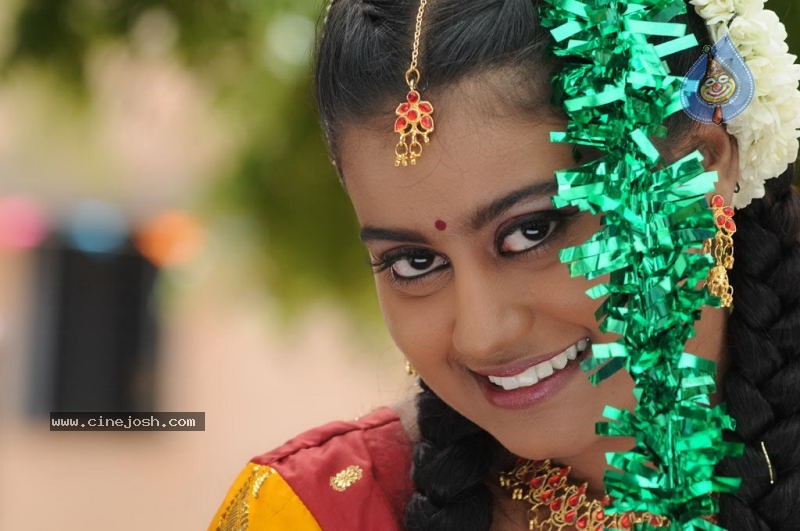 Konjam Veyil Konjam Mazhai Tamil Movie Stills - 18 / 72 photos