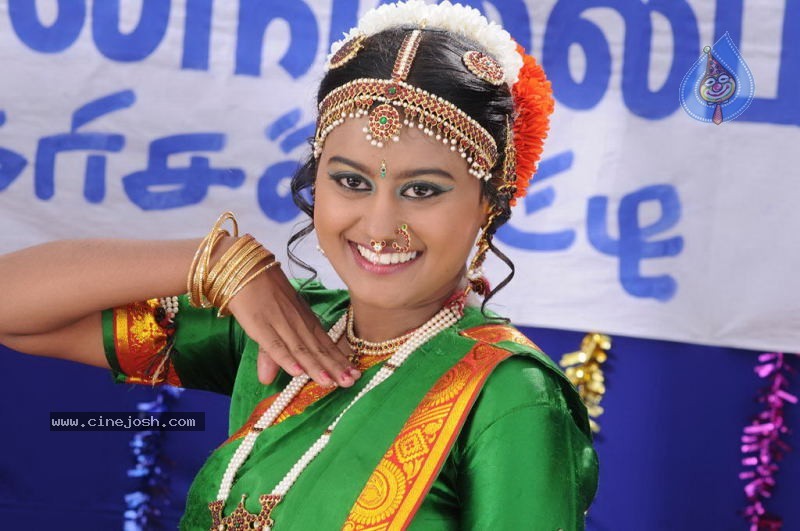 Konjam Veyil Konjam Mazhai Tamil Movie Stills - 26 / 72 photos